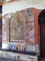 Икона Свт. Николая Чудотворца перед входом в кафоликон.